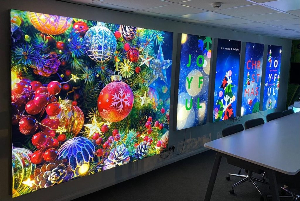FaberExposize UK has used Soyang’s ST-100 Diana Soft Backlit fabric to create a series of stunning backlit display lightboxes as part of its Christmas display.