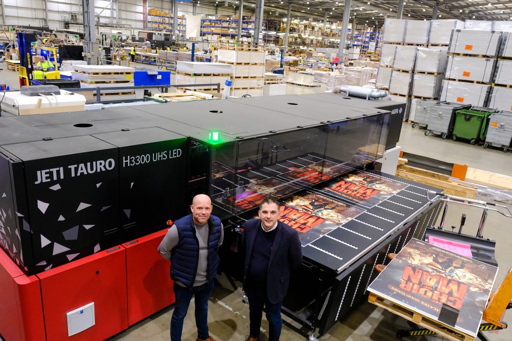 L-R: Martin Shipp COO Delta Display with James Argent from Agfa by the the Tauro H3300 UHS LED
